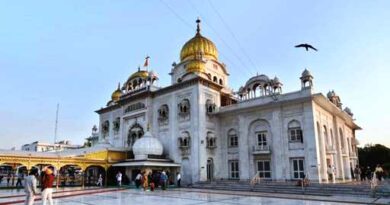 अफसर पर भड़की सिख मैनेजमेंट कमेटी: Delhi के गुरुद्वारा बंगला साहिब को बंद करने का आदेश