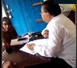 Muzaffarnagar में रिश्वतखोर लेखपाल का वीडियो वायरल, किसान से ली रिश्वत Muzaffarnagar में रिश्वतखोर लेखपाल का वीडियो वायरल, किसान से ली रिश्वत