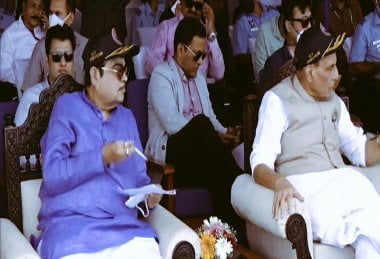 Rajasthan News: रक्षा मंत्री राजनाथ और नितिन गडकरी को लेकर सड़क पर उतरा Su 30 Mki विमान,अंतरराष्ट्रीय सीमा पर सुरक्षा तंत्र को मजबूती