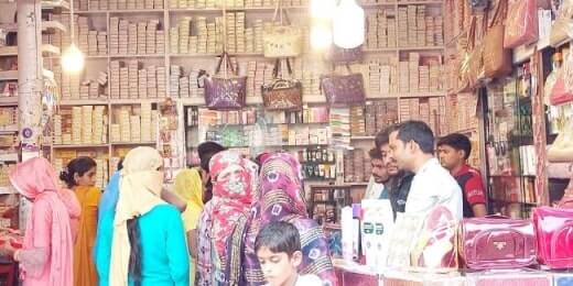 Muzaffarnagar News: करवाचौथ की खरीदारी को उमड़ी भीड़, बाजारों में रौनक