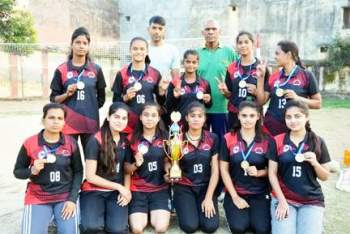 Muzaffarnagar News: प्रदेश स्तरीय शूटिंग बॉल चैंपियनशिप में में रजत पदक जीता Muzaffarnagar News: प्रदेश स्तरीय शूटिंग बॉल चैंपियनशिप में में रजत पदक जीता