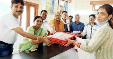 Muzaffarnagar News: श्रीमती अंजू अग्रवाल के द्वारा शादी के जोड़े  वितरित