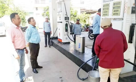 Muzaffarnagar News: डीजल में मिलावट और घटतौली के मामले, छापे से मचा हड़कम्प Muzaffarnagar News: डीजल में मिलावट और घटतौली के मामले, छापे से मचा हड़कम्प