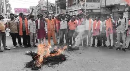 Muzaffarnagar News: कश्मीर में हिंदुओं की हत्या पर क्रांति सेना ने फूंका पाकिस्तान का पुतला