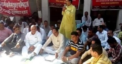 Muzaffarnagar News: मांगों को लेकर शिक्षकों ने अधिकार मंच उ.प्र.के बैनर तले किया प्रदर्शन