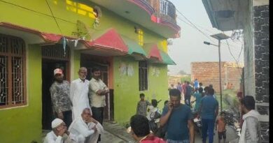Muzaffarnagar News: आरोपियों की गिरफ्तारी ना होने से घर के बाहर लिखा यह मकान बिकाऊ है