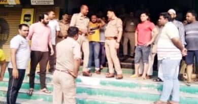 Muzaffarnagar News:सिटी सेंटर मार्किट में चोरों ने दुकानों के शटर फाड़कर किया चोरी को अंजाम