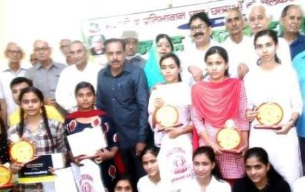 Muzaffarnagar News: उच्च शिक्षा के साथ उच्च आदर्शो व संस्कारो को जीवन में उतारना जरूरी- डा.रविकान्त