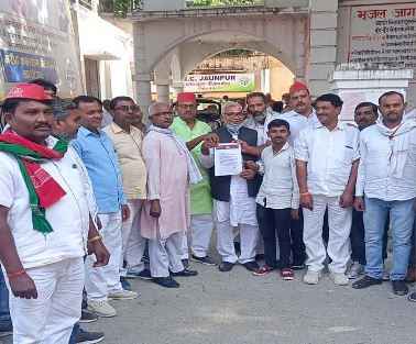 Jaunpur News: सपा विधायक व नेता के बीच मारपीट,मामले की जांच एसडीएम से कराने की मांग Jaunpur News: सपा विधायक व नेता के बीच मारपीट,मामले की जांच एसडीएम से कराने की मांग