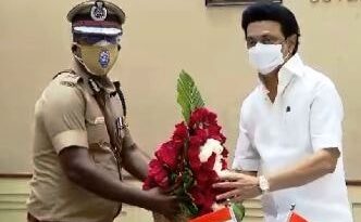 Chennai: नौकरी के आखिरी दिन डीजीपी Pratip V Philip ने पहनी खूनी धब्बों वाली कैप