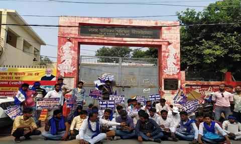 Firozabad News: शिकोहाबाद आदर्श नगर स्थित आंबेडकर पार्क में जल भराव और गंदगी, भीमआर्मी आक्रोशित Firozabad News: शिकोहाबाद आदर्श नगर स्थित आंबेडकर पार्क में जल भराव और गंदगी, भीमआर्मी आक्रोशित