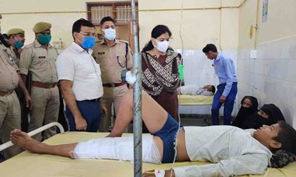 Santkabirnagar News: बारावफात के जुलूस से लौट रही ट्रैक्टर ट्राली पलटी, दो बच्चों की मौत Santkabirnagar News: बारावफात के जुलूस से लौट रही ट्रैक्टर ट्राली पलटी, दो बच्चों की मौत