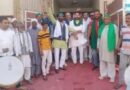 Muzaffarnagar News: ढोल बजाकर कृषि कानून वापसी पर किया खुशी का इजहार