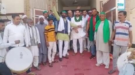 Muzaffarnagar News: ढोल बजाकर कृषि कानून वापसी पर किया खुशी का इजहार