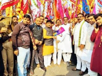 Muzaffarnagar News: धूमधाम के साथ निकाली खाटूश्याम की निशान यात्रा Muzaffarnagar News: धूमधाम के साथ निकाली खाटूश्याम की निशान यात्रा