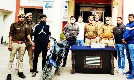 Muzaffarnagar News: Police ने किया चोरी का खुलासा,चोरी किये माल में से २०००० रुपये व २ सिगरेट की डिब्बी बरामद