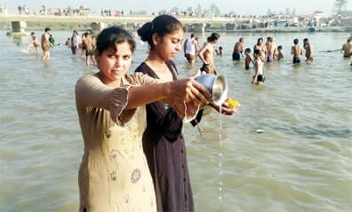 Muzaffarnagar News: गंगा स्नान पर श्रद्धालुओं का उमडा सैलाब