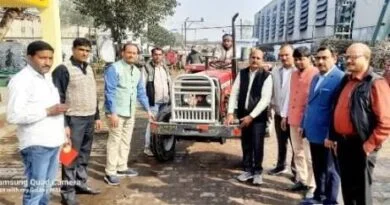 Muzaffarnagar News: वाहनों पर रेट्रो-रिफ्लेक्टिव टेप लगाने का अभियान चलाया 9 5 News 15 |