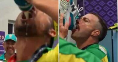 Australia की T20 Final जीत के बाद खिलाड़ियों ने जूते में डालकर पी बीयर