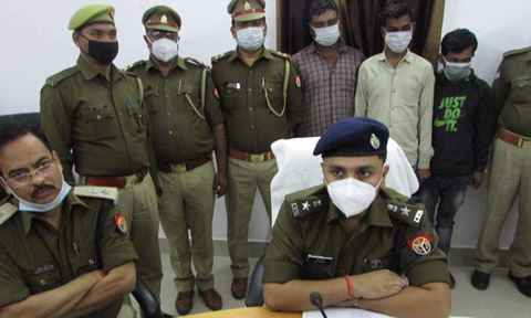 Jalaun News: रामपुरा और एसओजी टीम को बड़ी सफलता, तीन अन्तर्जनपदीय तस्कर गिरफ्तार Jalaun News: रामपुरा और एसओजी टीम को बड़ी सफलता, तीन अन्तर्जनपदीय तस्कर गिरफ्तार