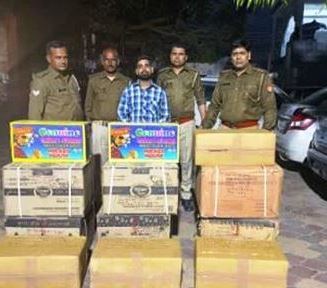 Meerut News: पुलिस ने छापा मारकर पकड़ी विस्फोटक सामग्री,सोनू बंसल गिरफ्तार