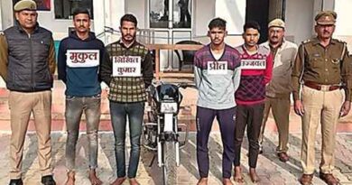 Meerut News: हस्तिनापुर पुलिस ने चार मोबाइल लुटेरों को पकड़ा, फोन व लूट में प्रयुक्त मोटरसाइकिल स्प्लैण्डर बरामद