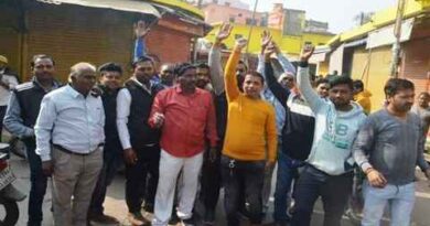 Ayodhya News: रेजिडेंट मजिस्ट्रेट के आश्वासन पर व्यापारियों ने खत्म किया आंदोलन