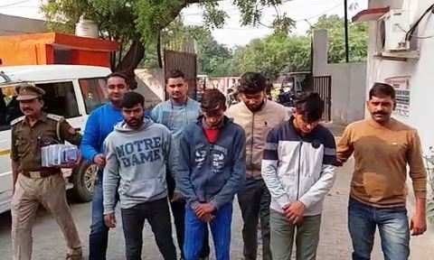 Firozabad News: कंपनी का पैसा डकारने के लिए रची लूट की साजिश, Cctv फुटेज और पूछताछ के आधार पर हिरासत में Firozabad News: कंपनी का पैसा डकारने के लिए रची लूट की साजिश, Cctv फुटेज और पूछताछ के आधार पर हिरासत में