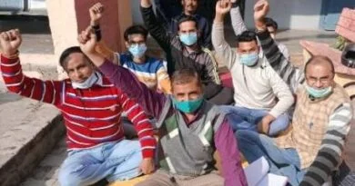 Charthawal News: मांगों को लेकर फार्मासिस्ट ने दो घंटे कार्य का बहिष्कार कर दिया धरना दिया 7 14 News 2 |
