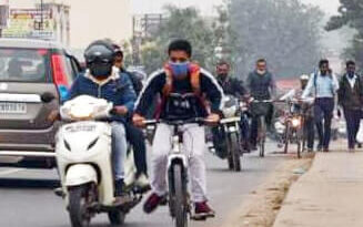 Muzaffarnagar में ठंडक का अहसास, गर्म कपड़ों से ढंके दिखे लोग और छोटे बच्चे