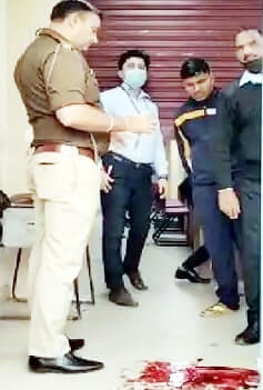 Muzaffarnagar News: सिक्योरिटी गार्ड दुर्घटनावश हुआ गोली लगने से घायल Muzaffarnagar News: सिक्योरिटी गार्ड दुर्घटनावश हुआ गोली लगने से घायल