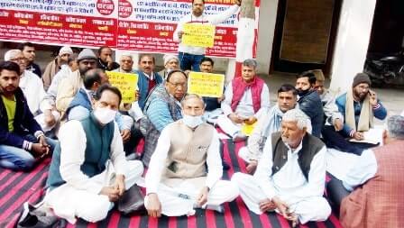 Muzaffarnagar News: ईंट निर्माता समिति द्वारा दूसरे दिन भी धरना जारी