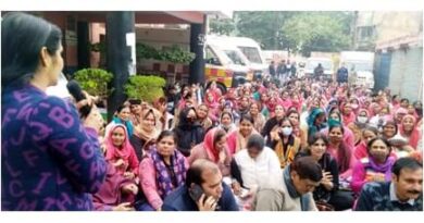 Muzaffarnagar News: राष्ट्रीय स्वास्थ्य मिशन संविदा कर्मचारी संघ के आह्वान पर आशाओं ने भी किया कार्य का बहिष्कार