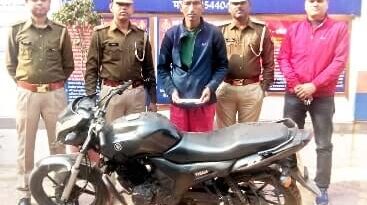 Muzaffarnagar News:  आबकारी चौकी इंचार्ज राहुल कुमार ने चोरी की बाइक सहित शातिर दबोचा