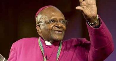South Africa: रंगभेद के खिलाफ संघर्ष करने वाले Archbishop Emeritus Desmond Tutu का 90 साल में निधन
