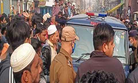 Meerut News: युवक की संदिग्ध परिस्थितियों में मौत, आक्रोशित लोगों ने पुल पर लगाया जाम Meerut News: युवक की संदिग्ध परिस्थितियों में मौत, आक्रोशित लोगों ने पुल पर लगाया जाम