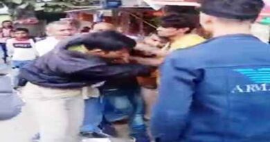 Jaunpur News: सिपाही बार-बार खुद को बचाता रहा लेकिन बदमाश गमछे से कसकर मारते रहे