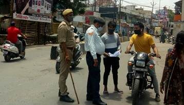 Muzaffarnagar News: निर्वाचन 2022 को पारदर्शी एवं शांतिपूर्ण तरीके से सम्पन्न कराये जाने को लेकर पुलिस ने चलाया चैकिंग अभियान