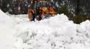 Bageshwar:  बर्फबारी और बारिश ने बढ़ाई लोगों की मुसीबत, अलर्ट आपदा विभाग की टीम