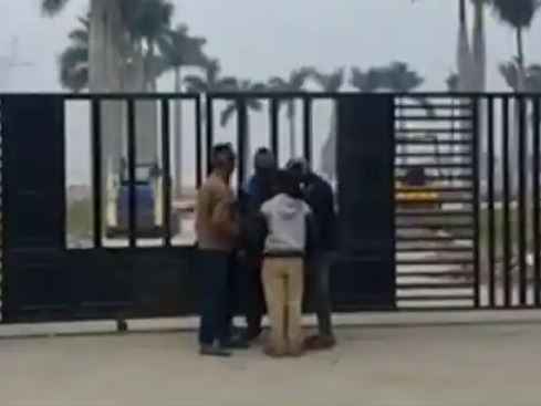 Baghpat News: सुबह-सुबह अजय चौधरी के फार्म हाउस पहुंची It की 7 सदस्यीय टीम Baghpat News: सुबह-सुबह अजय चौधरी के फार्म हाउस पहुंची It की 7 सदस्यीय टीम