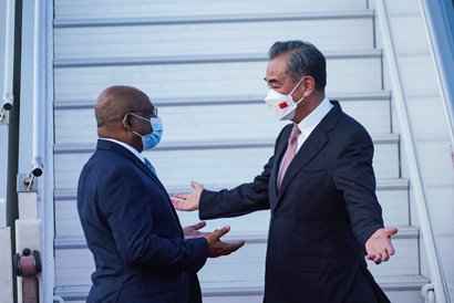 Abdullah Yameen द्वारा फिर शुरू किए गए इंडिया आउट अभियान के समय Maldives पहुंचे Chinese Foregin Minister  वांग यी,