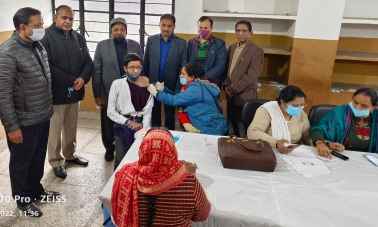 Muzaffarnagar News: ग्रेन चैम्बर पब्लिक स्कूल में स्टूडेंट्स कोरोना टीकाकरण शिविर आयोजित, अंकुर दुआ मुख्य अतिथि रहे