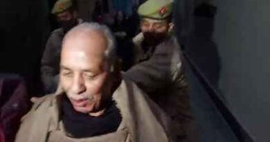 Kannauj News: देर रात कारखाने की जांच के बाद It टीम ने एमएलसी को लिया कस्टडी में