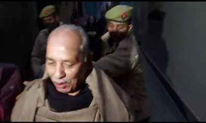 Kannauj News: देर रात कारखाने की जांच के बाद It टीम ने एमएलसी को लिया कस्टडी में