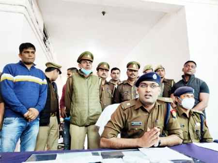 Muzaffarnagar News: शातिरों को चोरी के एक दर्जन वाहनों सहित पकड़ा Muzaffarnagar News: शातिरों को चोरी के एक दर्जन वाहनों सहित पकड़ा