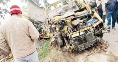 Muzaffarnagar News: दो स्कूल वाहनों की टक्कर में छात्र-छात्रा समेत 3 की मौत, 4 की हालत गंभीर