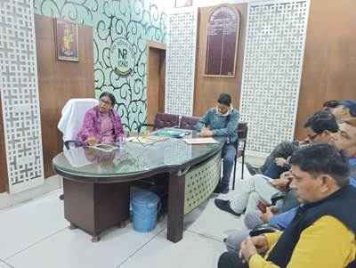 Muzaffarnagar News: अंजू अग्रवाल ने समीक्षा बैठक ली, बहाना बनाकर कार्यालय छोड़ गए  नगर स्वास्थ्य अधिकारी