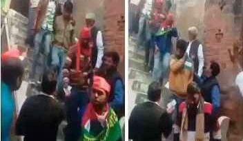 Prayagraj News: हंडिया से सपा प्रत्याशी Hakim Lal Bind पर लोगों को पैसा बांटने का आरोप