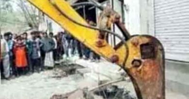 Muzaffarnagar News: अवैध अतिक्रमण पर चला बुल्डोजर