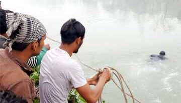 Muzaffarnagar News: खतौली में हाईवे अंडरपास के निकट गंगनहर में गिरी अनियंत्रित होकर कार